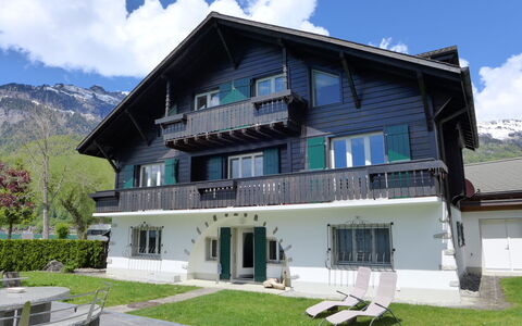 Chalet Aaregg: Nuage, Ciel, Bâtiment, Plante, Fenêtre, Propriété, Maison, Lot Terre, Arbre, Architecture