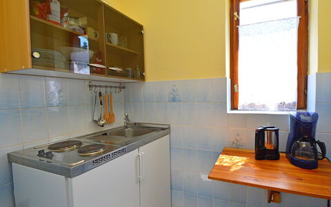 Zaton (Šibenik) 102: Evier, Cuisinière, Appareil De Cuisine, Cooktop, Cuisine, Cabinetry, Gaz Poele, Comptoir, Le Fourneau, Design Intérieur