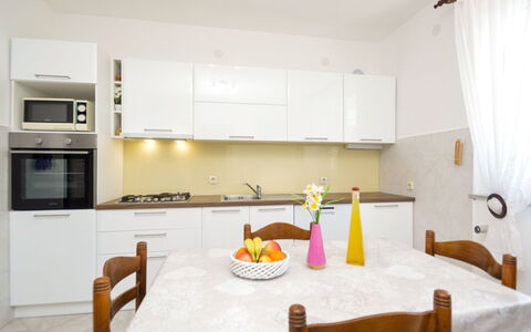 More: Cabinetry, Meubles, Comptoir, Propriété, Table, Chaise, Bois, Cuisine, Appareil De Cuisine, Cuisinière