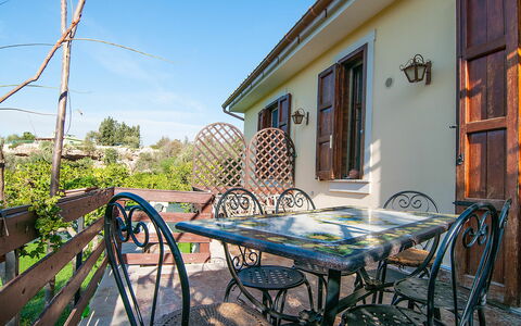 Vista Mare Noto: Propriété, Immobilier, Maison, Bâtiment, Domicile, Arbre, Table, Chalet, Pièce, Vacances