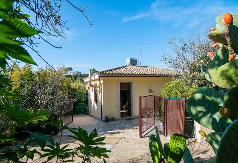 Vista Mare Noto: Propriété, Maison, Domicile, Immobilier, Chalet, Bâtiment, Botanique, Plante, Arbre, Biens