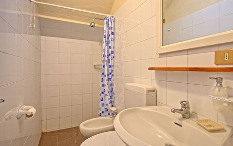 Casa Catia: Salle De Bains, Propriété, Pièce, Tuile, Robinet, Mur, Luminaire Plomberie, Accessoire Salle De Bain, Design Intérieur, Architecture