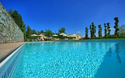 Tizzauli: Piscine, Propriété, Bleu, L'Eau, Recours, Vacances, Ciel, Bleu Azur, Immobilier, Biens