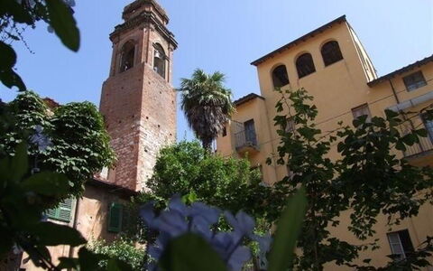 Appartamento Le Volte: Architecture, Bâtiment, Arbre, Ciel, Couvent, Histoire, Tourisme, Médiéval Architecture, Plante, Église