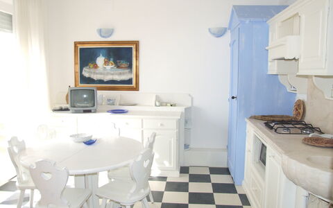 Marina Di Castagneto: Propriété, Pièce, Meubles, Sol, Bâtiment, Design Intérieur, Maison, Immobilier, Table, Cuisine