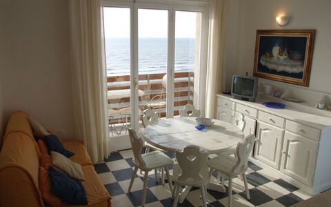 Marina Di Castagneto: Pièce, Propriété, Meubles, Bâtiment, Sol, Design Intérieur, Maison, Table, Immobilier, Chaise