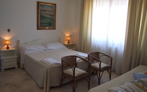 Appartamento - Le Finestre: Chambre, Lit, Meubles, Pièce, Propriété, Cadre De Lit, Sol, Drap De Lit, Mur, Matelas