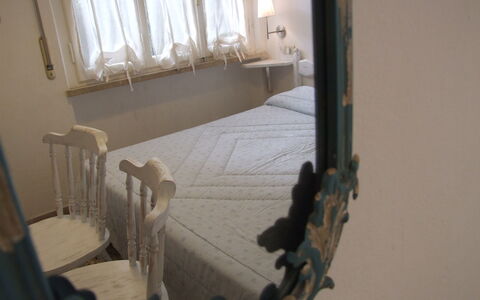Villa Pineta: Propriété, Pièce, Sol, Fenêtre, Design Intérieur, Plâtre, Dur, Escaliers, Sol, Maison