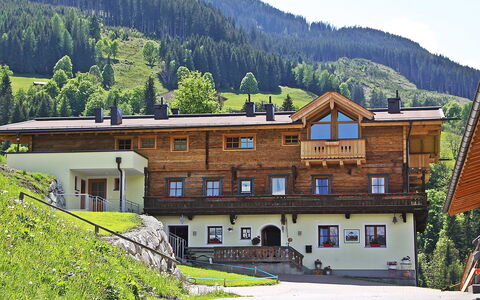 Kaprun 720: Ciel, Plante, Propriété, Bâtiment, Montagne, Fenêtre, Paysage Naturel, Arbre, Montagnes, Maison