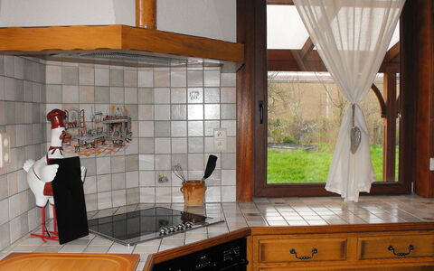 La Ferme de Gabrielle: Cabinetry, Comptoir, Propriété, Meubles, Bâtiment, Cuisine, Tiroir, Bois, Robinet, Design Intérieur