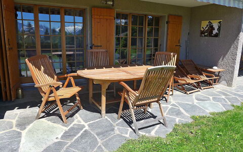 Cristel 2: Meubles, Table, Propriété, Bâtiment, Tableau De Plein Air, Chaise, Bois, Ombre, Mobilier De Jardin, Porche