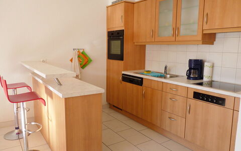 Ardévine 5: Cabinetry, Bâtiment, Meubles, Comptoir, Tiroir, Robinet, Evier, Bois, Appareil De Cuisine, Cuisine