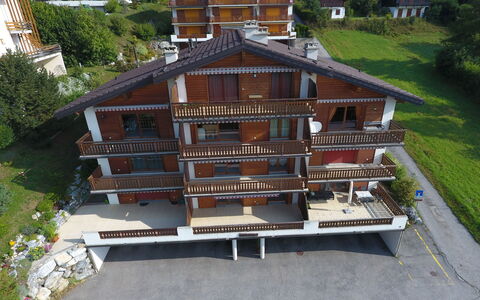 Ardévine 5: Bâtiment, Fenêtre, Plante, Porte, Design Urbain, Maison, Bois, Arbre, Façade, Toit