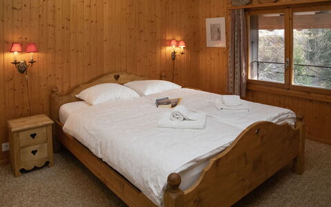 Champex 50: Lit, Chambre, Meubles, Drap De Lit, Bois, Literie, Design Intérieur, Plafond, Sol, Sol