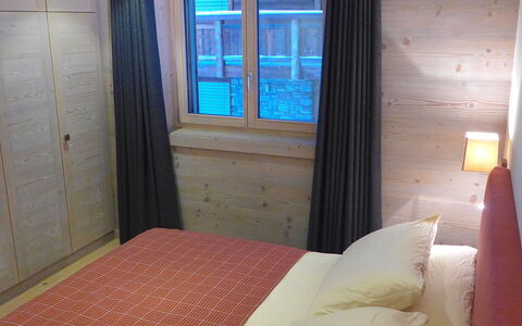 Le Refuge 1: Pièce, Chambre, Propriété, Meubles, Lit, Mur, Design Intérieur, Sol, Bâtiment, Matelas