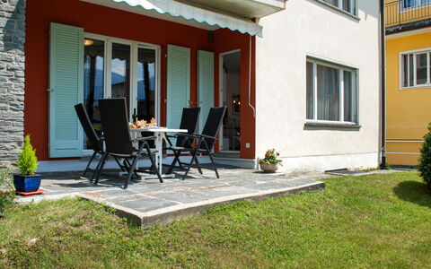 Altorfer: Plante, Fenêtre, Meubles, Bâtiment, Porche, Chaise, Ombre, Porte, Zone Résidentielle