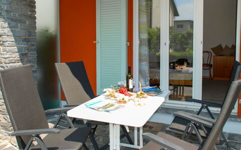 Altorfer: Table, Meubles, Chaise, Bâtiment, Bois, Textile, Orange, Design Intérieur, Mobilier De Jardin, Ombre