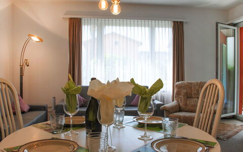 Altorfer: Table, Vaisselle, Propriété, Meubles, Chaise, Textile, Drinkware, Design Intérieur, Éclairage, Verres À Pied