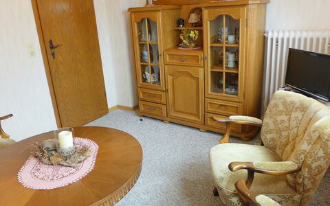 Büscher: Table, Propriété, Cabinetry, Meubles, Bâtiment, Bois, Salon, Design Intérieur, Sol, Sol