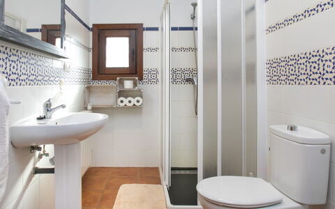 El Cerrillo - Cerro Negro: Siège De Toilette, Sol, Salle De Bains, Toilette, Luminaire Plomberie, Sol, Design Intérieur, Tuile, Plomberie, Évier