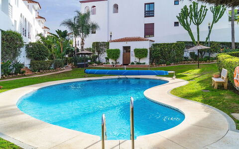 La Maestranza: Piscine, Propriété, Immobilier, Zone Résidentielle, Bâtiment, Maison, Arrière-Cour, Domicile, Loisir, Vacances