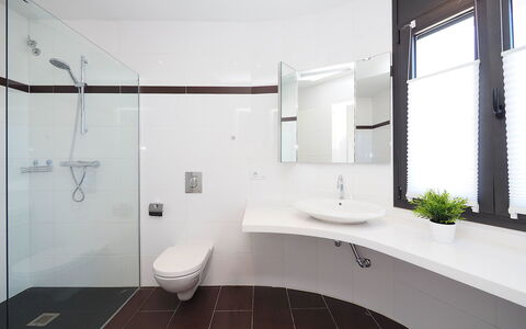 Alberes: Salle De Bains, Propriété, Pièce, Design Intérieur, Bâtiment, Architecture, Maison, Sol, Baignoire, Tuile