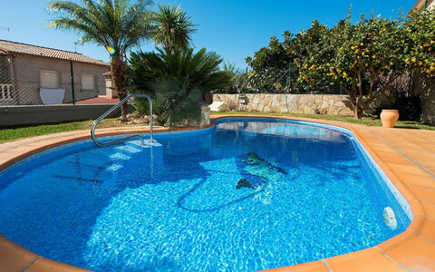 Juan: Piscine, Propriété, Loisir, Immobilier, L'Eau, Vacances, Arrière-Cour, Maison, Arbre, Ville Resort
