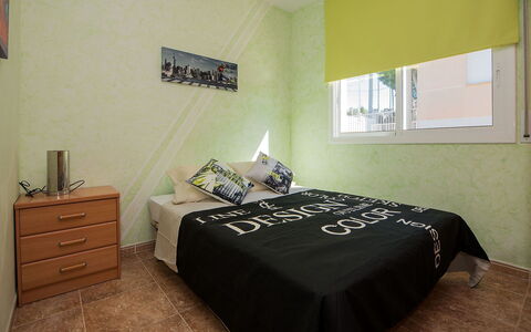 Juan: Chambre, Lit, Pièce, Meubles, Propriété, Cadre De Lit, Mur, Drap De Lit, Design Intérieur, Sol