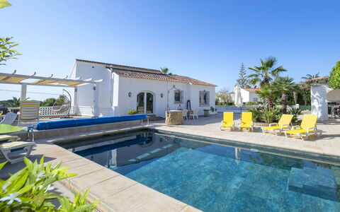 La Grippiere: Biens, Piscine, Hacienda, Villa, Manoir, Recours, Eco Hôtel, Caractéristique De L'Eau