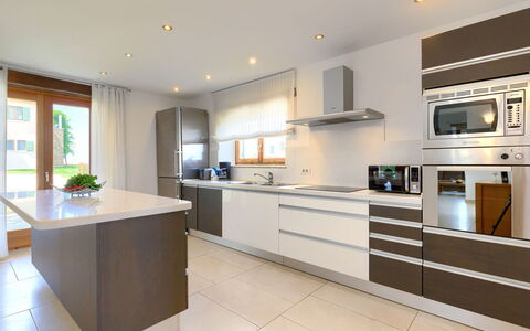 Stuartma: Cabinetry, Comptoir, Propriété, Meubles, Bâtiment, Appareil De Cuisine, Fenêtre, Cuisinière, Cuisine, Bois