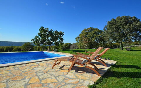 Stancija Negri: Ciel, L'Eau, Plante, Piscine, Arbre, Mobilier De Jardin, Ombre, Paysage Naturel, Rectangle, Loisir