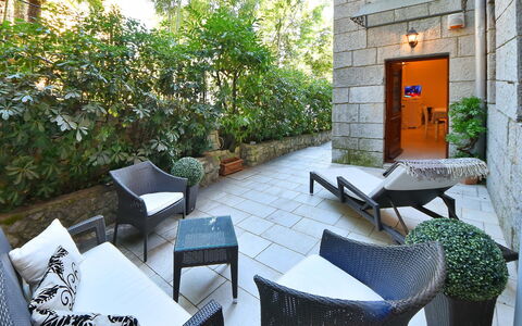 Opatija 134: Plante, Propriété, Meubles, Bâtiment, Table, Chaise, Design Intérieur, Mobilier De Jardin, Ombre, Tableau De Plein Air