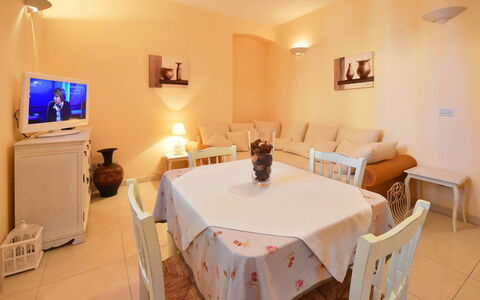 Opatija 134: Meubles, Table, Propriété, Chaise, Bois, Éclairage, Design Intérieur, Architecture, Table Cuisine Et Salle A Manger, Bâtiment