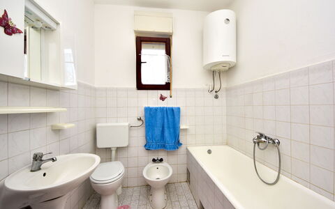 Lidija: Robinet, Luminaire Plomberie, Lavabo, Évier, Propriété, Miroir, Violet, Salle De Bains, Noir, Design Intérieur