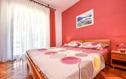Lidija: Propriété, Meubles, Bois, Textile, Orange, Design Intérieur, Bâtiment, Sol
