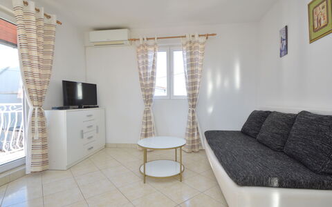 Ena: Propriété, Meubles, Fenêtre, Bâtiment, Design Intérieur, Éclairage, Bois, Architecture, Blind Fenêtre