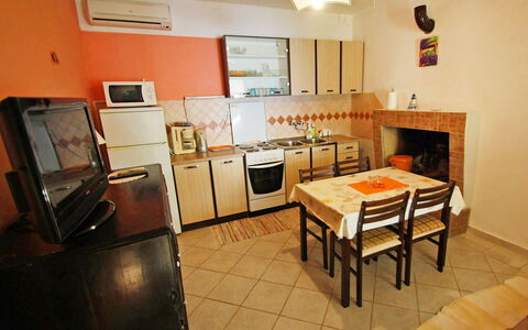 Korčula Prigradica 300: Propriété, Bois, Design Intérieur, Table, Électroménager, Sol, Sol, Cuisine, Dur, Appareil De Cuisine