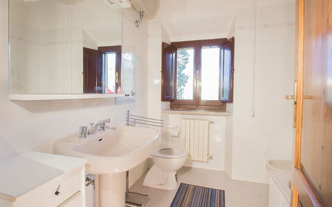 Villa Etrusca: Salle De Bains, Propriété, Pièce, Design Intérieur, Bâtiment, Sol, Maison, Meubles, Immobilier, Architecture