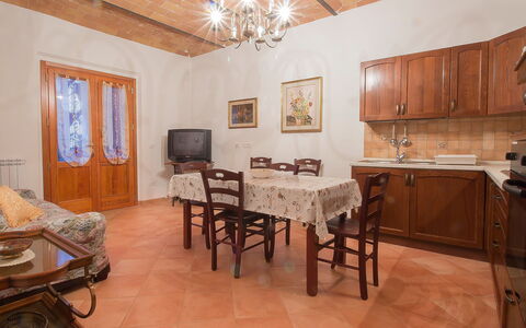 Podere la Quercia: Pièce, Propriété, Meubles, Bâtiment, Design Intérieur, Sol, Plafond, Table, Immobilier, Maison