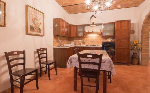 Podere la Quercia: Pièce, Propriété, Meubles, Bâtiment, Salle À Manger, Design Intérieur, Table, Immobilier, Sol, Plafond