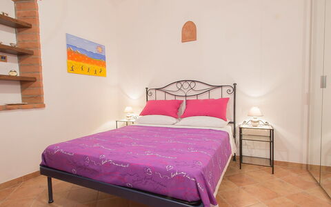 Podere la Quercia: Chambre, Lit, Meubles, Pièce, Drap De Lit, Propriété, Cadre De Lit, Literie, Rose, Design Intérieur