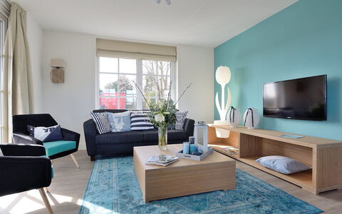 Tapuit Sauna 8: Meubles, Propriété, Canapé, Fenêtre, Vert, Confort, Bleu Azur, Design Intérieur, Bois, Plante D'Appartement