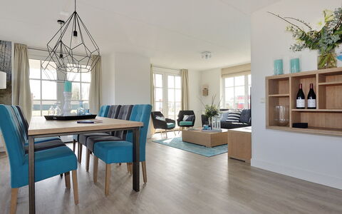 Tapuit Sauna 8: Canapé, Propriété, Table, Meubles, Fenêtre, Bâtiment, Bois, Éclairage, Design Intérieur, Chaise