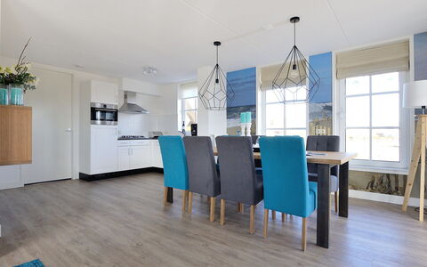 Tapuit Sauna 8: Fenêtre, Table, Bâtiment, Bleu Azur, Bois, Salle, Éclairage, Design Intérieur, Maison
