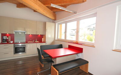 Top 4 130.4: Meubles, Cabinetry, Propriété, Fenêtre, Table, Bâtiment, Bois, Design Intérieur, Canapé, Salon
