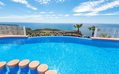 Benitachell 829: L'Eau, Ciel, Nuage, Jour, Bleu, Plante, La Nature, Bleu Azur, Piscine, Mobilier De Jardin