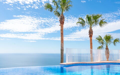 Benitachell 829: Nuage, L'Eau, Ciel, Bleu, Plante, Arbre, Paysage Naturel, Piscine, Arecales, Loisir