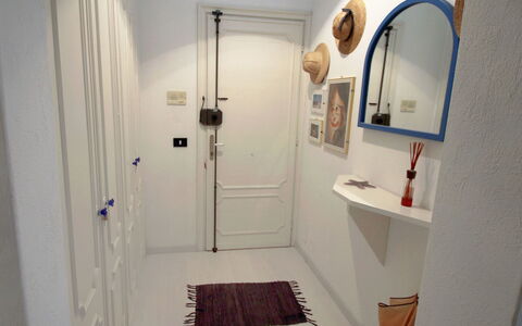Francesca: Miroir, Propriété, Évier, Luminaire Plomberie, Robinet, Lavabo, Bâtiment, Violet, Bois, Design Intérieur