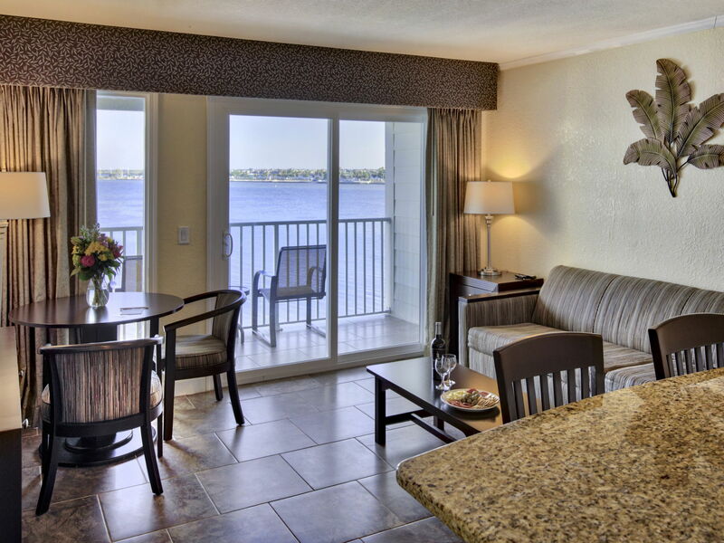 Logement:&nbsp;Sailport Water Suites 100.7