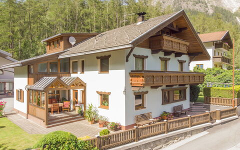 Dialer: Plante, Propriété, Bâtiment, Fenêtre, Arbre, Architecture, Maison, Lot Terre, Bois, Ciel